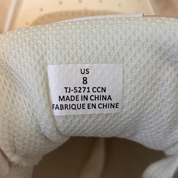 Brand new DLG women sneakers in box. Size 8. - Picture 7 of 10